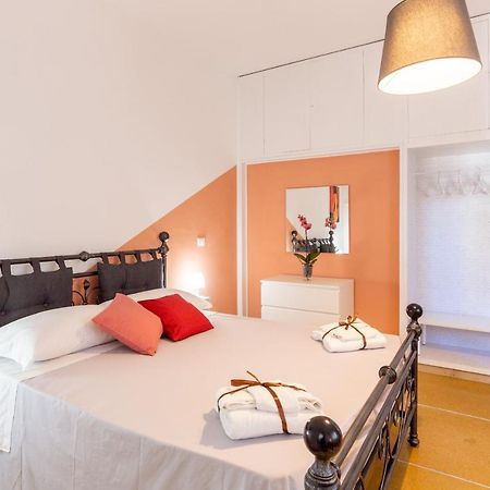 Frank'S And Art Love Apartments Ливорно Экстерьер фото