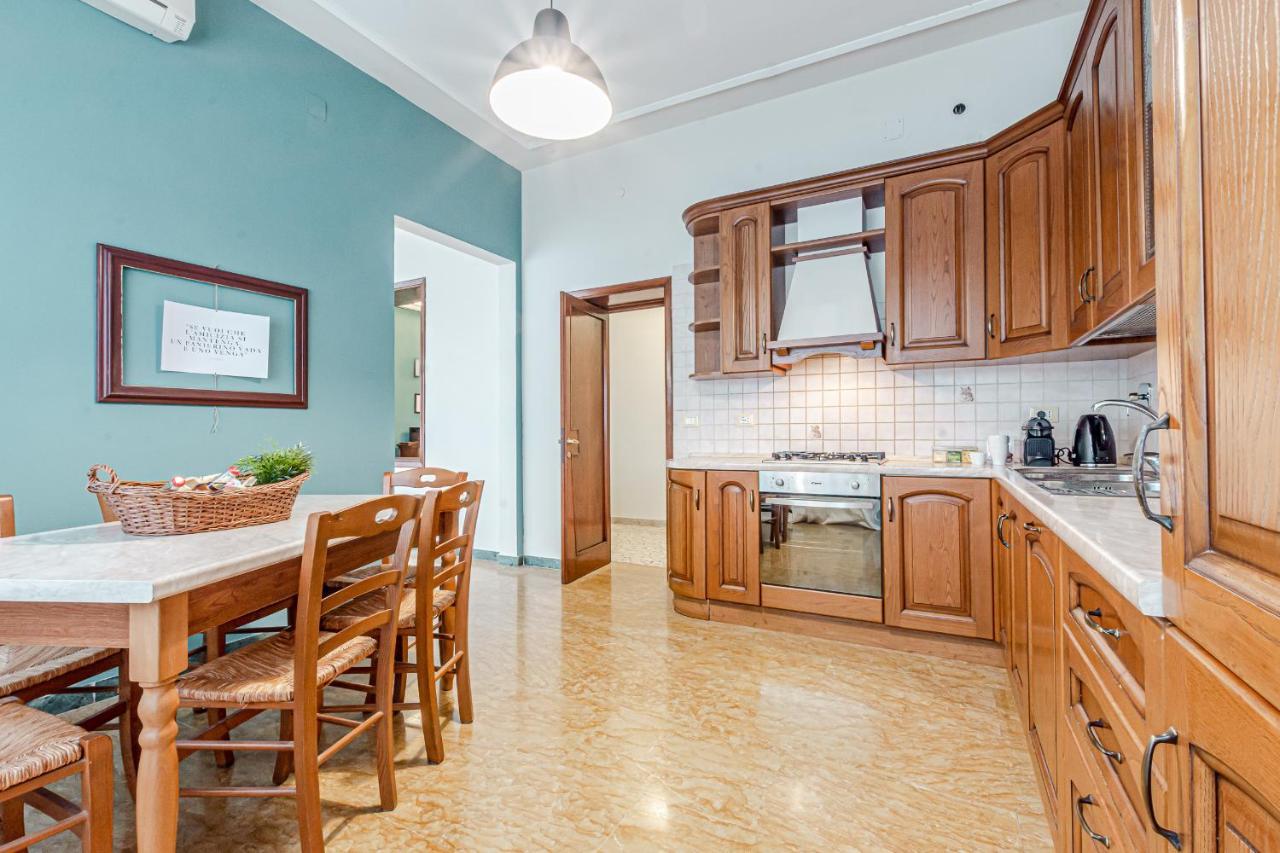 Frank'S And Art Love Apartments Ливорно Экстерьер фото