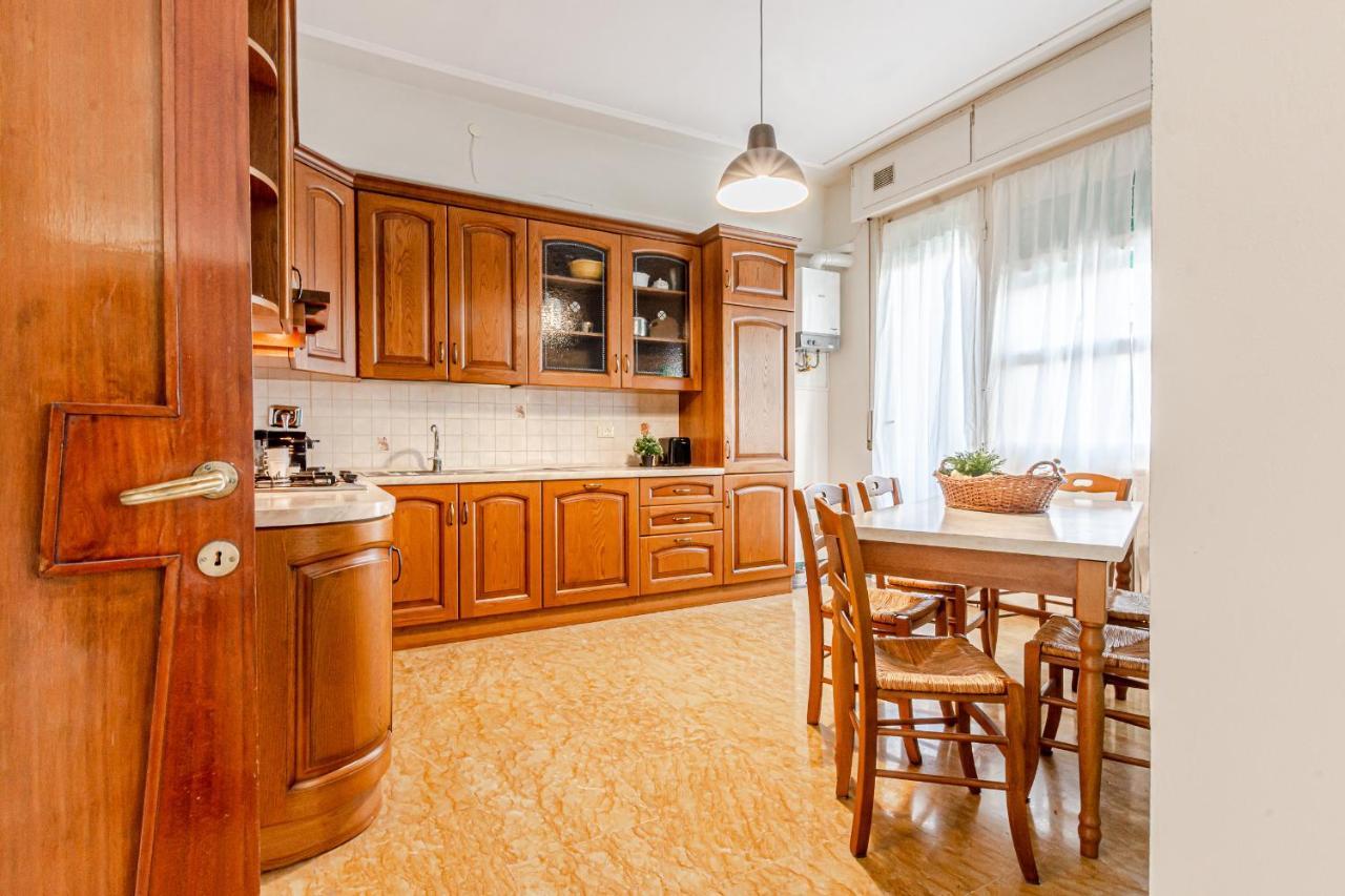 Frank'S And Art Love Apartments Ливорно Экстерьер фото